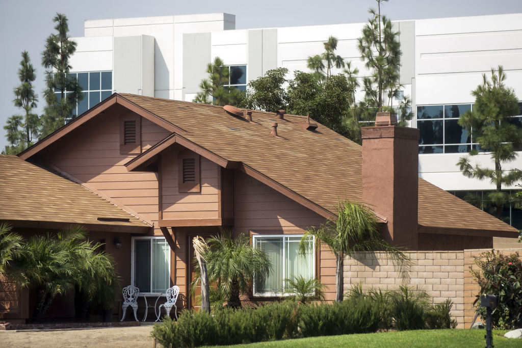 The Hidden Cost of Next Day Delivery: Polluting Warehouses - Vimarsana News